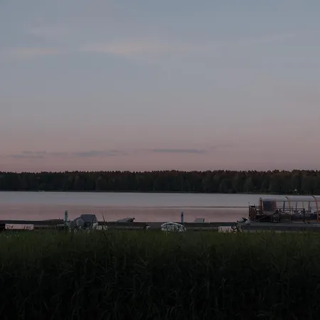 Maja Uz Ezera Baltezers